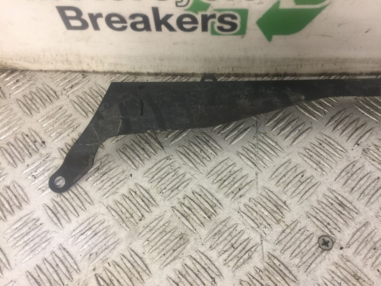 YAMAHA R6 CHAIN GUARD YEAR 2008-2014 (STOCK 637)