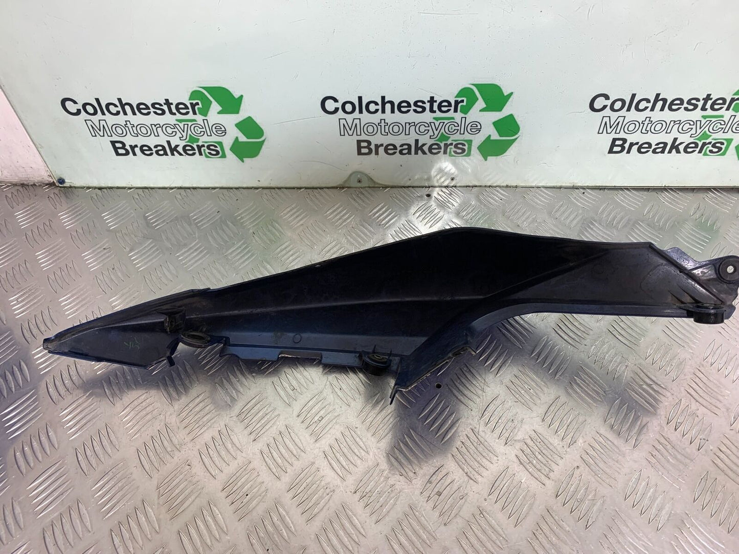 SUZUKI SV1000 SV 1000 K4 RIGHT SEAT PANEL YEAR 2003-2007 (CMB1042)