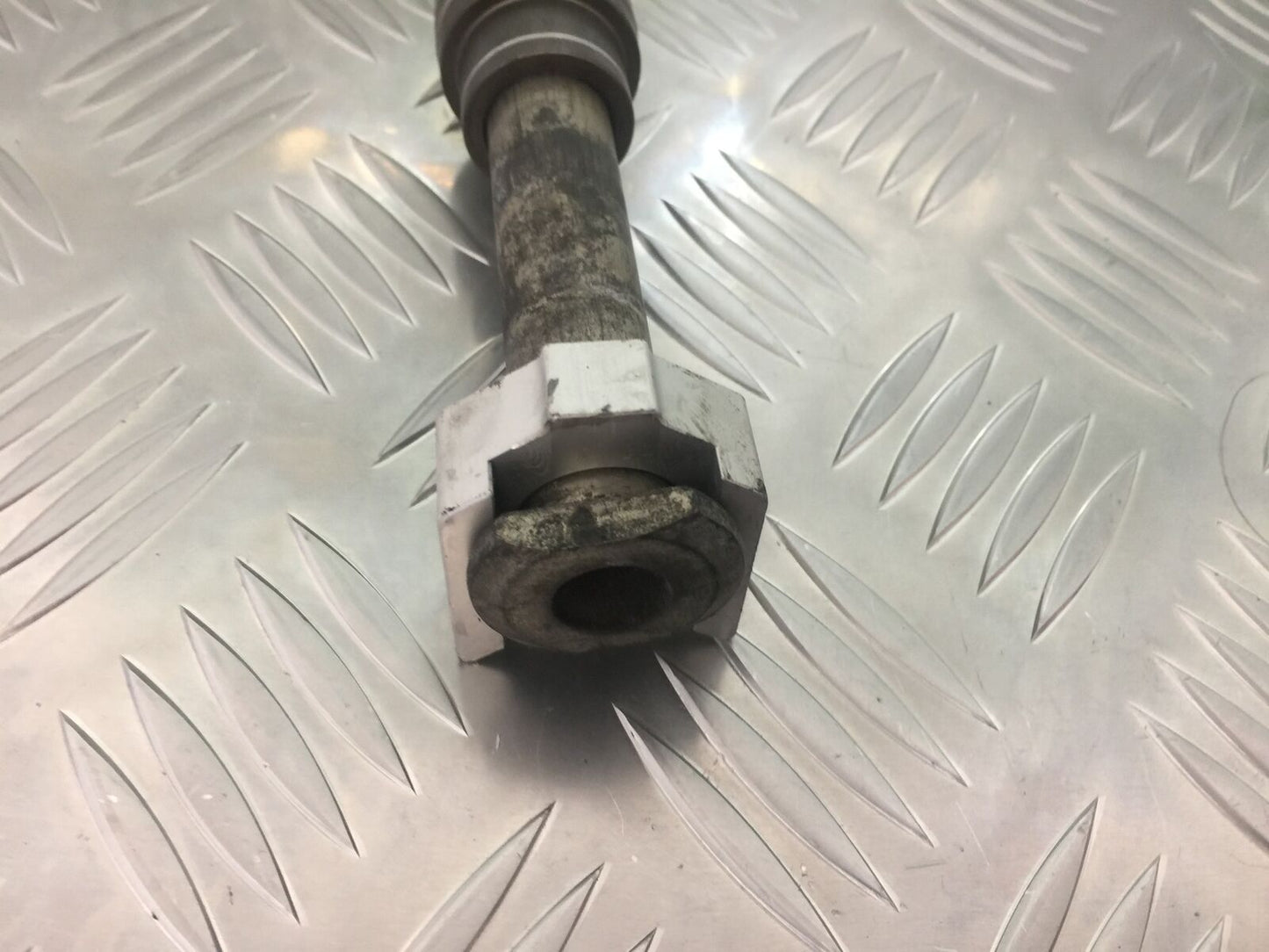 TRIUMPH TIGER 800 XRT REAR WHEEL SPINDLE YEAR 2015-2017 (STOCK 920)