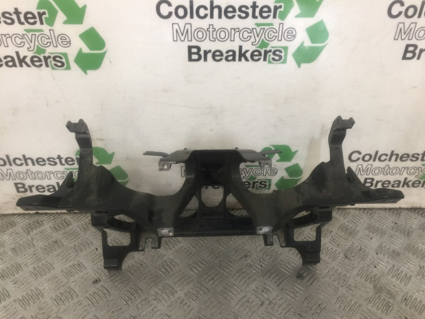 TRIUMPH TROPHY 1215 SE FAIRING BRACKET YEAR 2012-2017 (STOCK 870)