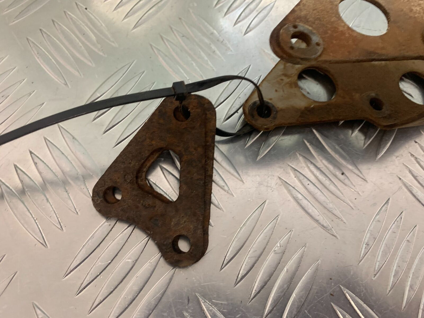 YAMAHA XT250 XT 250 ENGINE BRACKETS YEAR 1980-1982 (STOCK 944)