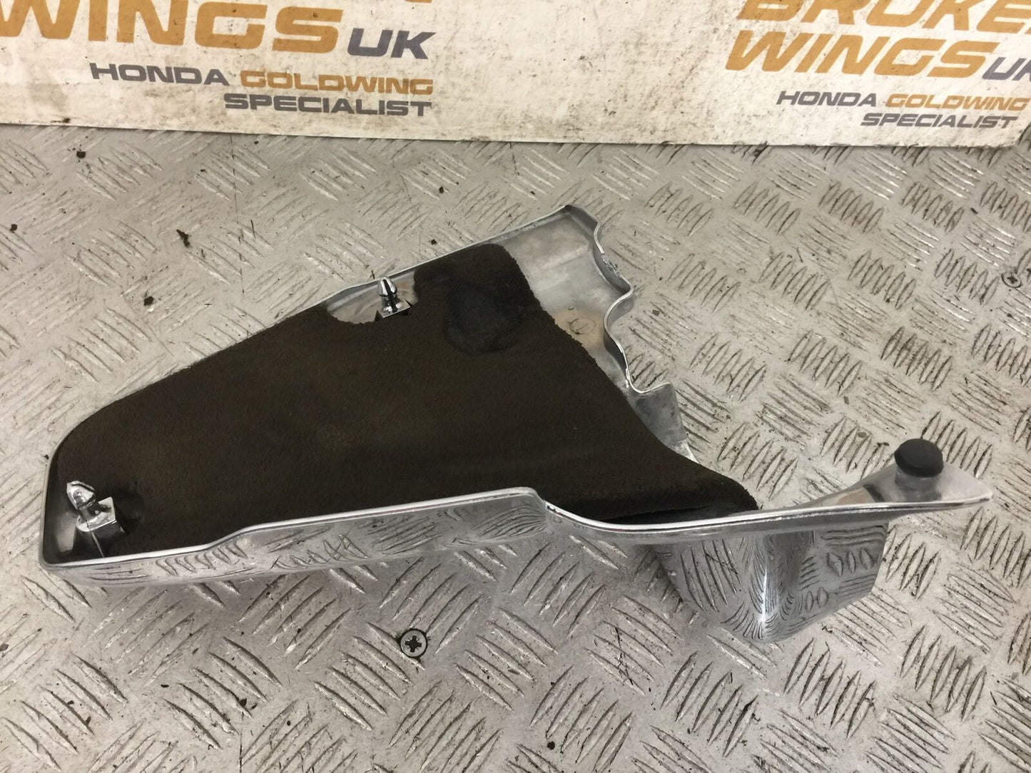 HONDA GL1800 GL 1800 RIGHT CHROME ENGINE COVER YEAR 2004-10 ABS (STOCK 890)