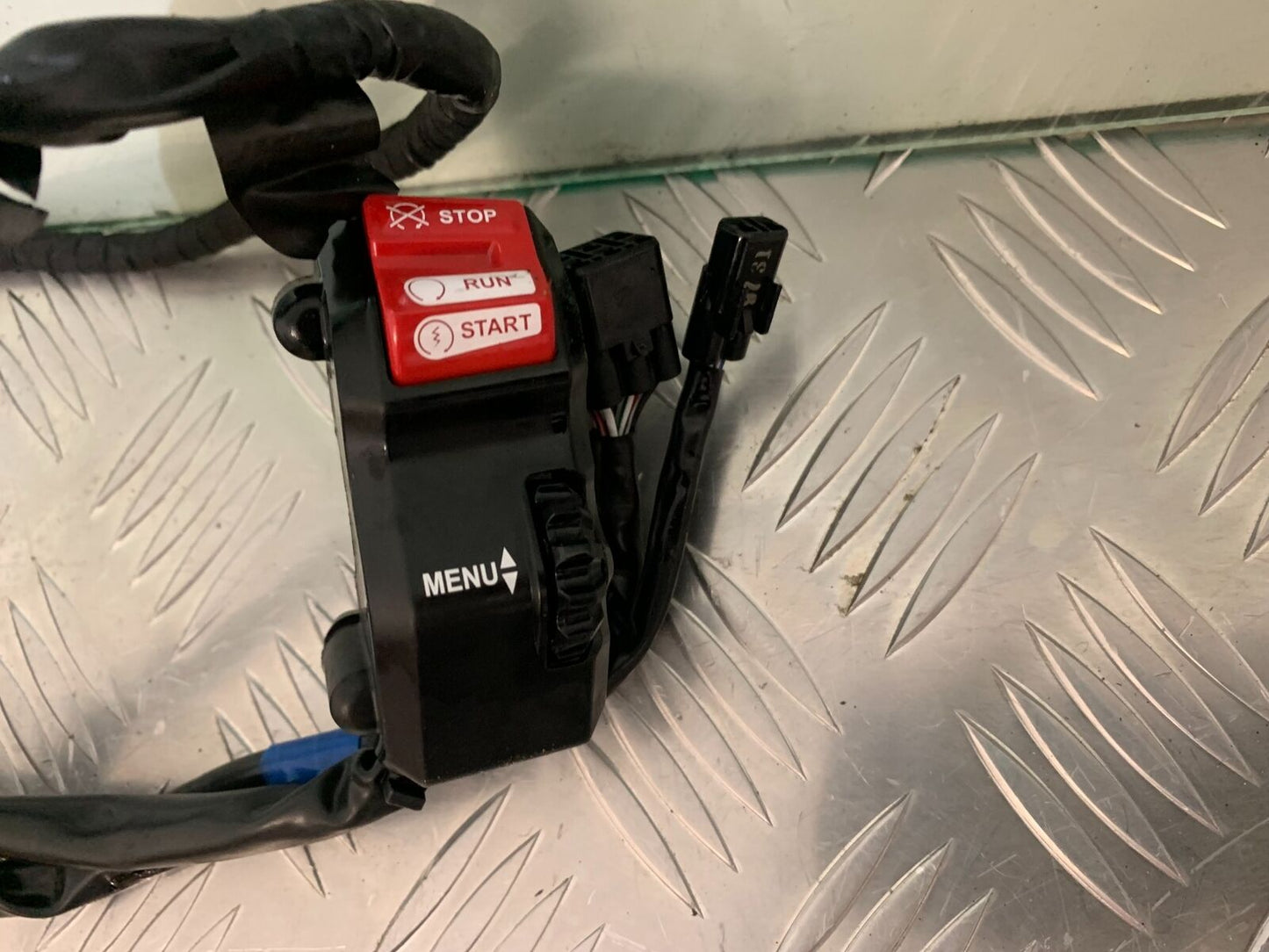 YAMAHA MT09 MT-09 TRACER 900 GT RIGHT SWITCH GEAR YEAR 2018-2020 (STOCK 982)
