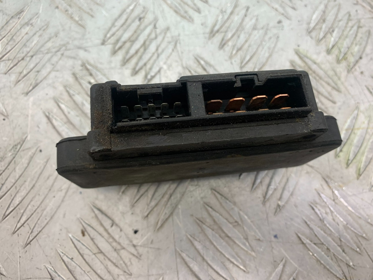 KAWASAKI GPX 750 GPX 750 FUSE BOX YEAR 1990