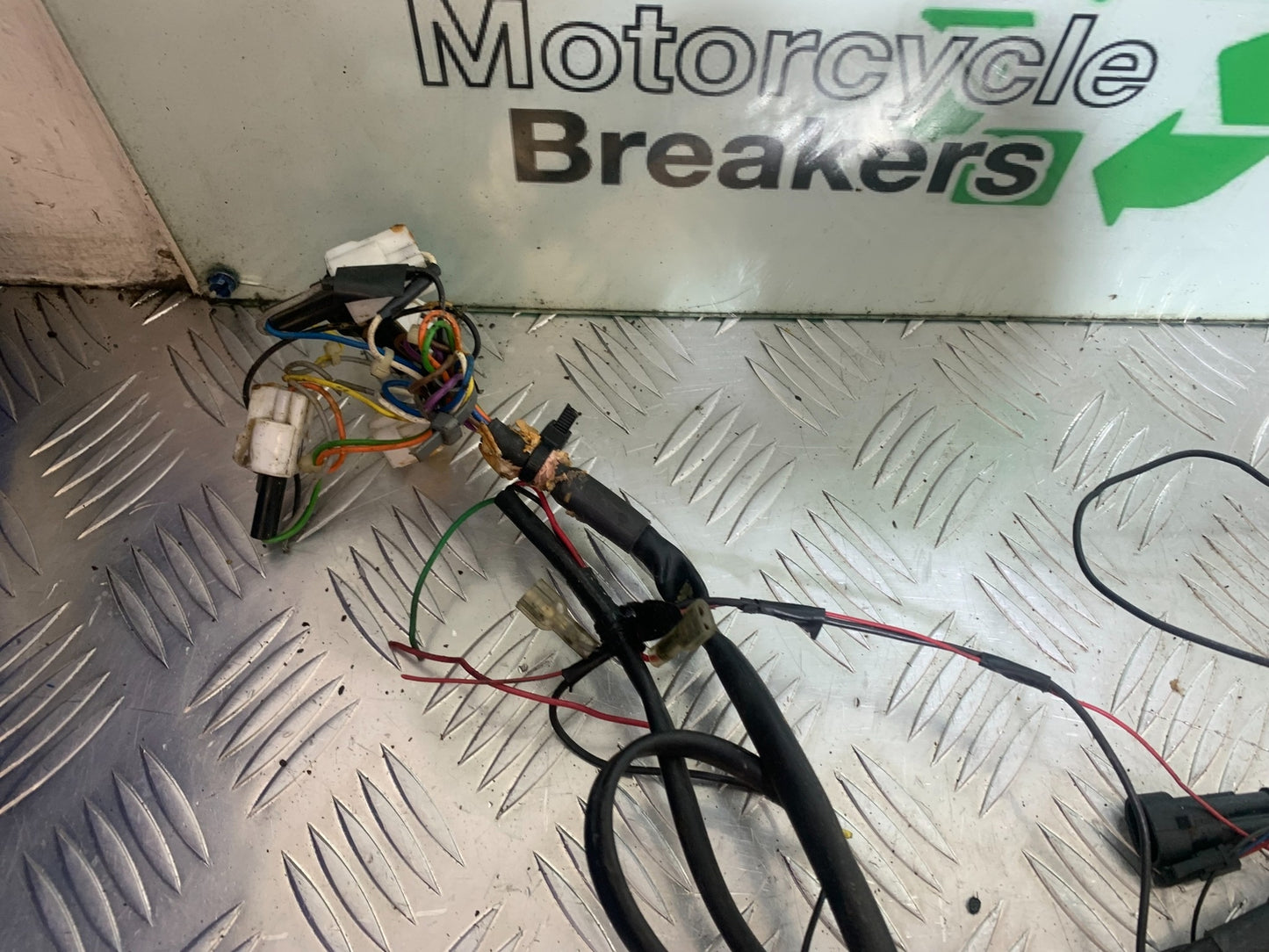 YAMAHA YZF R1 QUICKSHIFTER YEAR 2004-2006 (CMB1155)