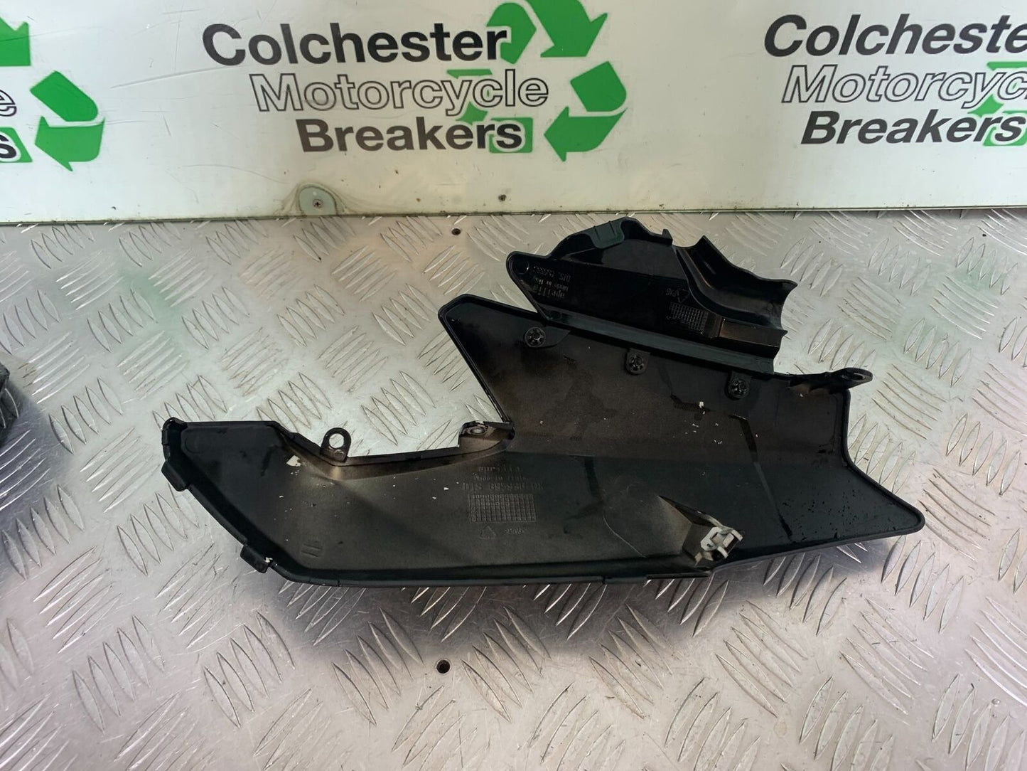 APRILIA SL750 SL 750 SHIVER LEFT TANK COWL YEAR 2012 (CMB1074)
