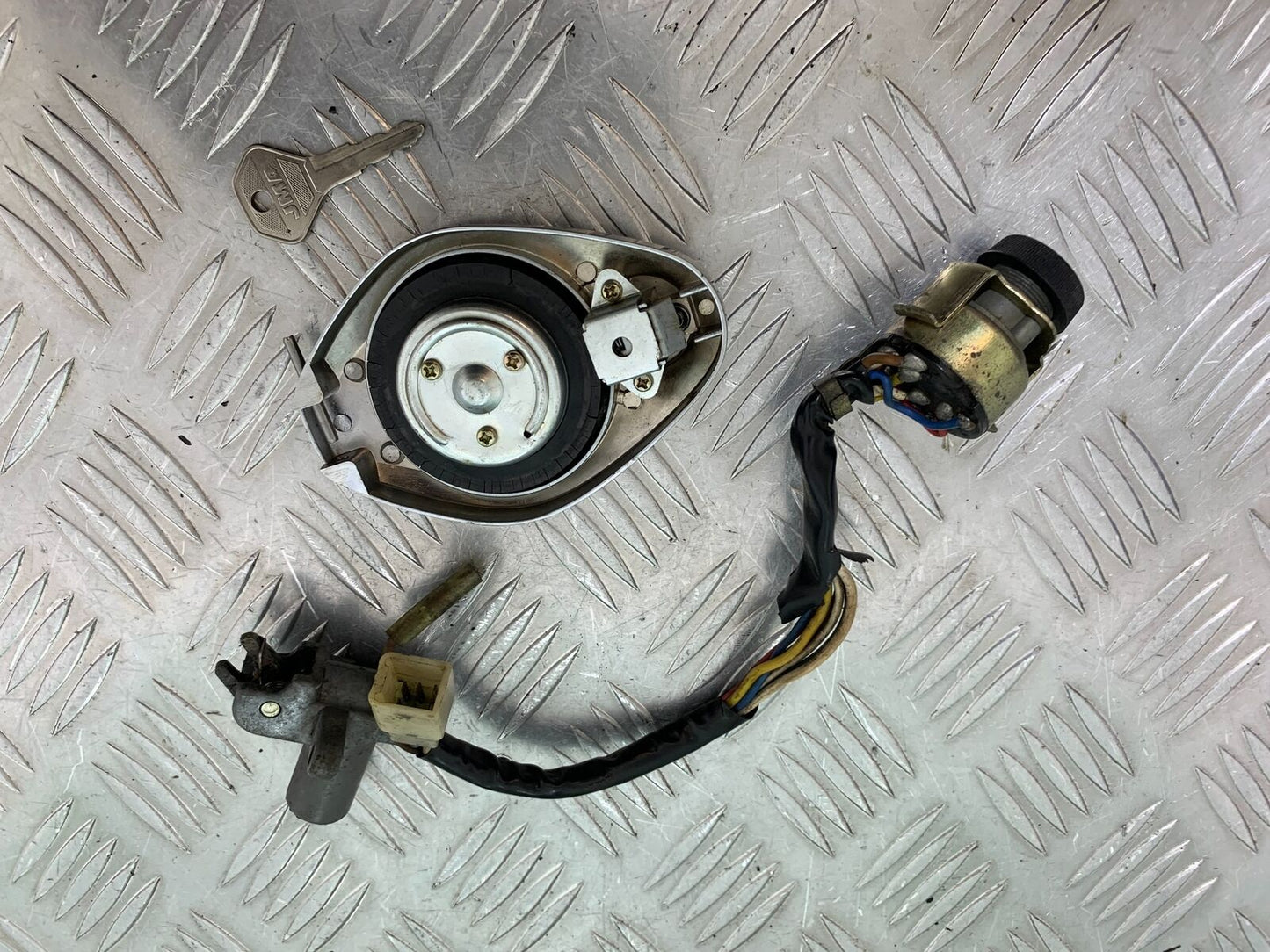 KAWASAKI Z650 KZ650 LOCKS AND KEY YEAR 1979-1980 (CMB1023)