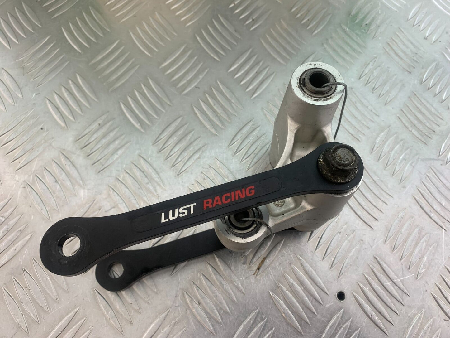 MV AGUSTA TURISMO VELOCE 800 REAR SHOCK LINKAGE YEAR 2014-17 (CMB1051)