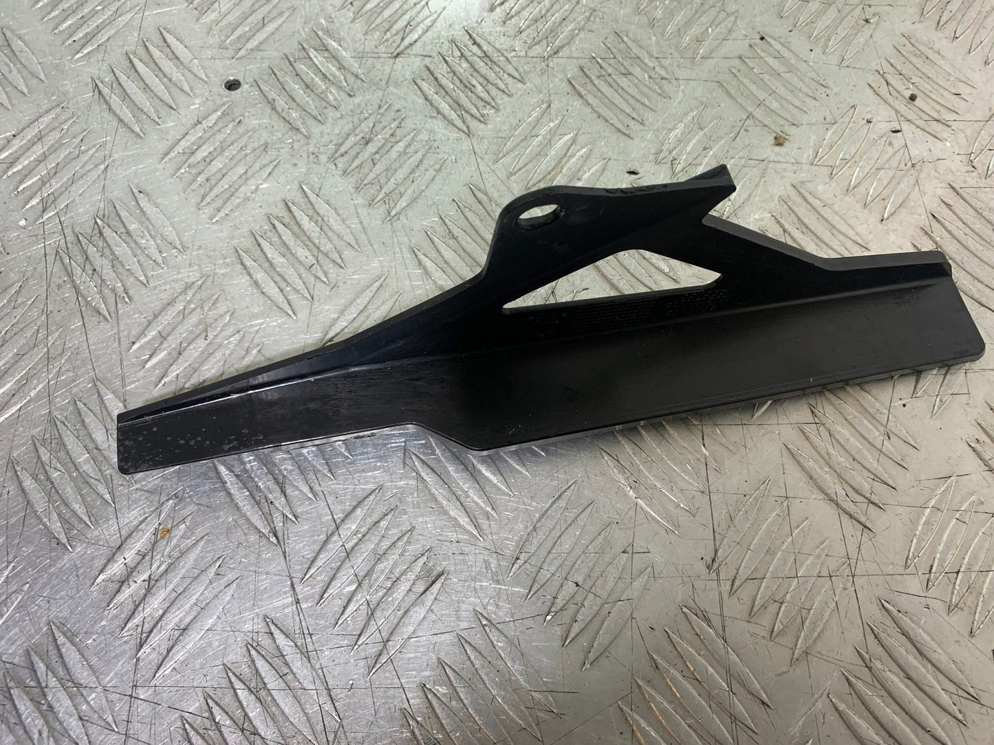 APRILIA RSV4 FACTORY CHAIN GUARD YEAR 2009-2012 (CMB1224)