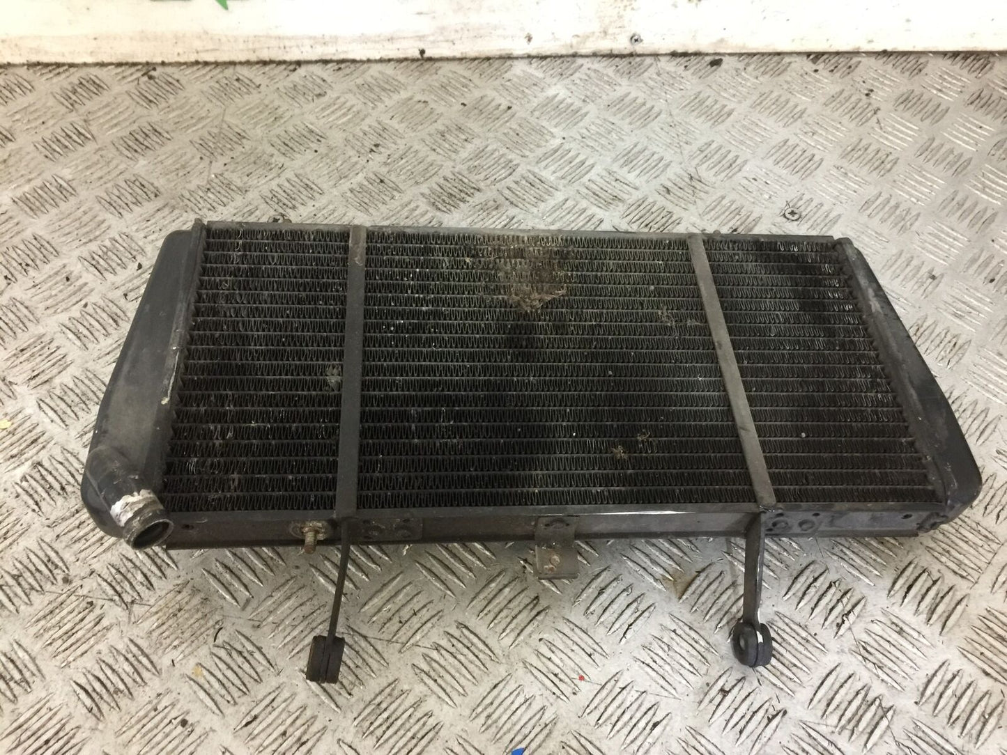 TRIUMPH 955i SPRINT ST RADIATOR YEAR 1999-2004 (STOCK 735)