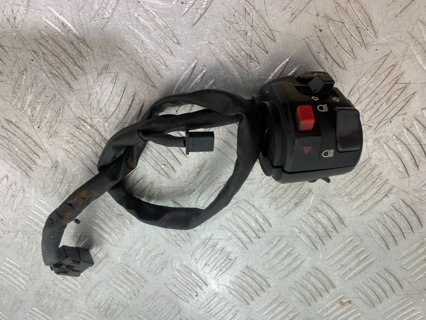 KAWASAKI 650 VERSYS RIGHT SWITCH GEAR YEAR 2015-2018 (CMB1288)