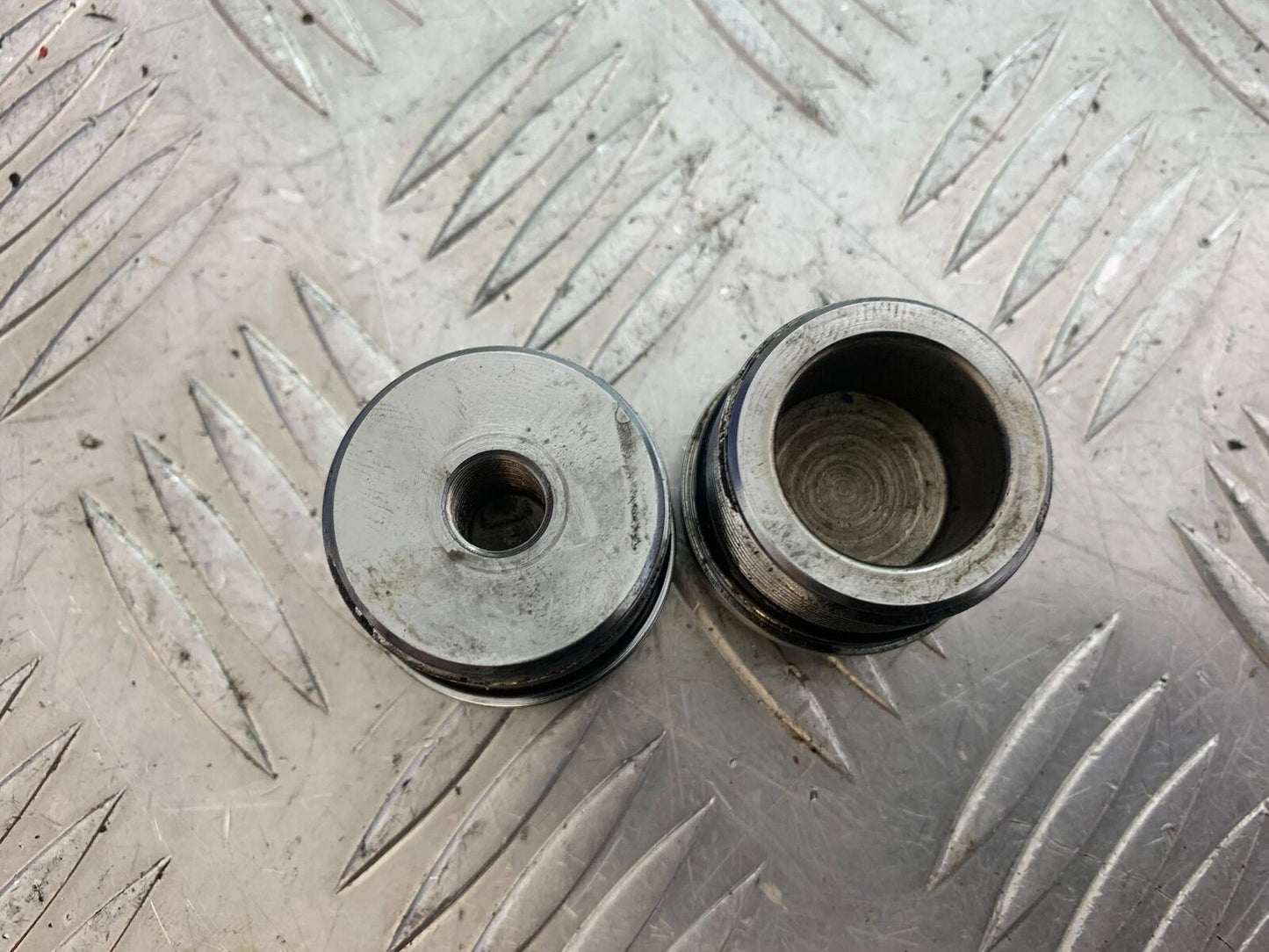 HARLEY DAVIDSON XL883 N IROD FORK CAPS YEAR 2020 (CMB1116)