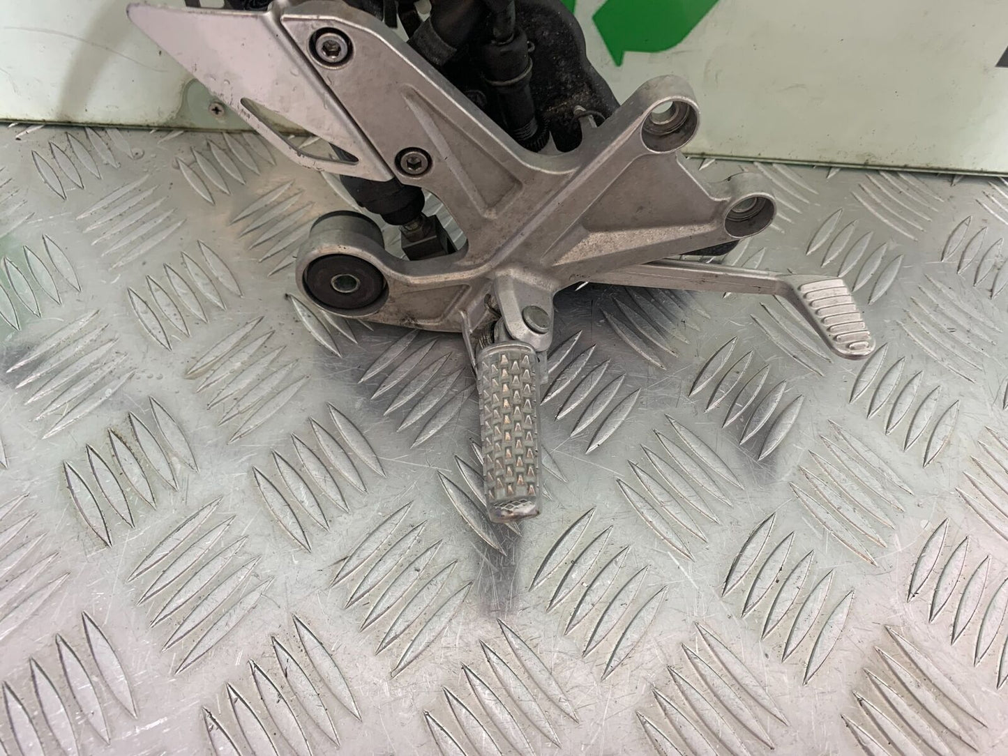 HONDA CBR1000 rr FIREBLADE FRONT RIGHT HANGER AND PEG 2008-2011 (CMB1037)