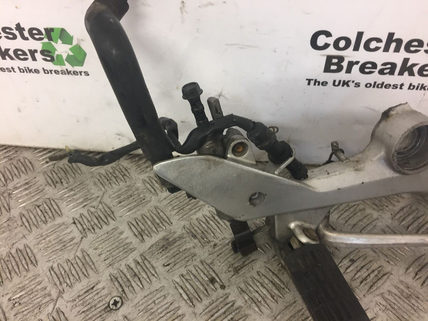 HONDA VFR800 VFR 800 FRONT RIGHT HANGER YEAR 1998-2001 (PRE V-TEC)