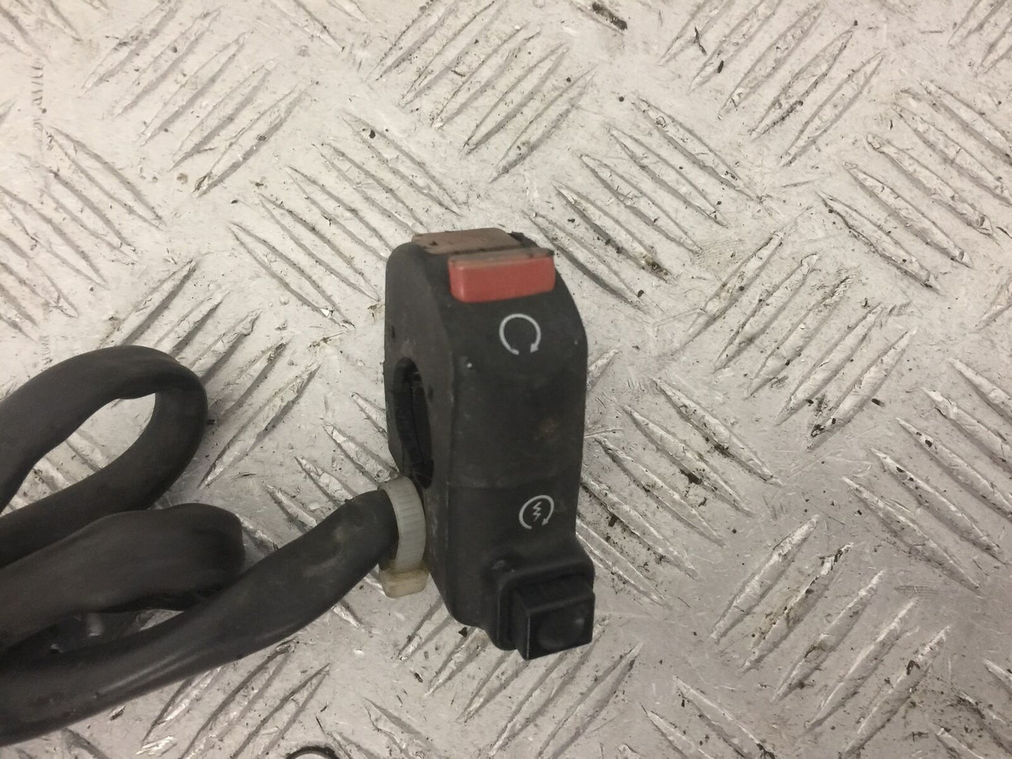 HONDA XL125 VARADERO RIGHT SWITCH GEAR YEAR 2001-04 (STOCK 854)