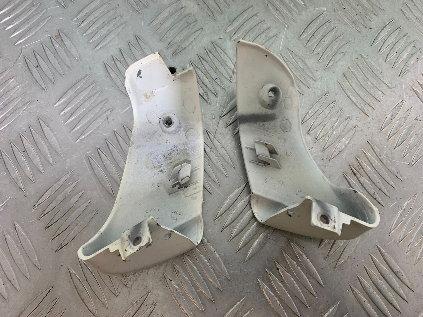PIAGGIO VESPA GTS 300 FOOTPEG COVERS YEAR 2010 (CMB1062)