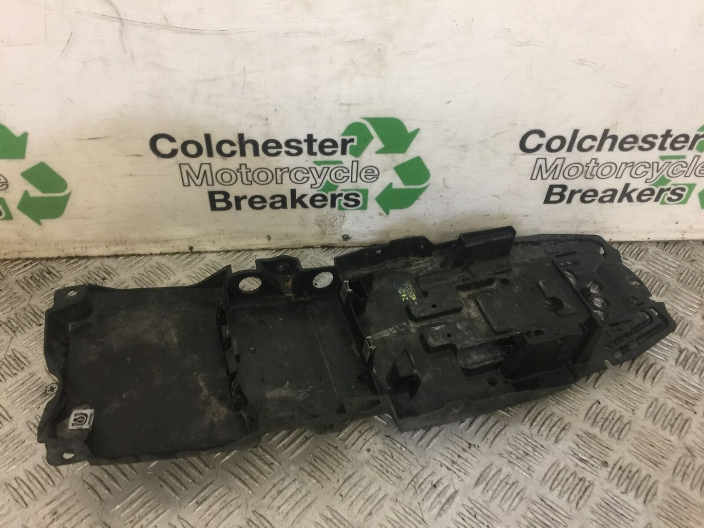 TRIUMPH 675 STREET TRIPLE UNDERTRAY YEAR 2016 (STOCK 674)