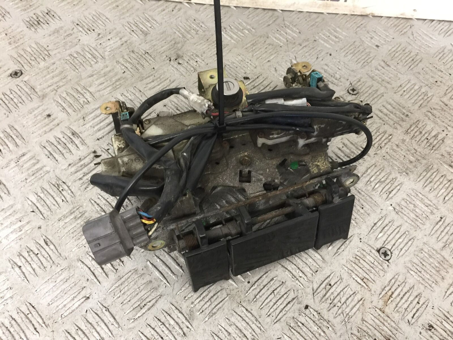 HONDA GL1800 GL 1800 TOP BOX MECHANISM YEAR 2004-10 ABS (STOCK 890)
