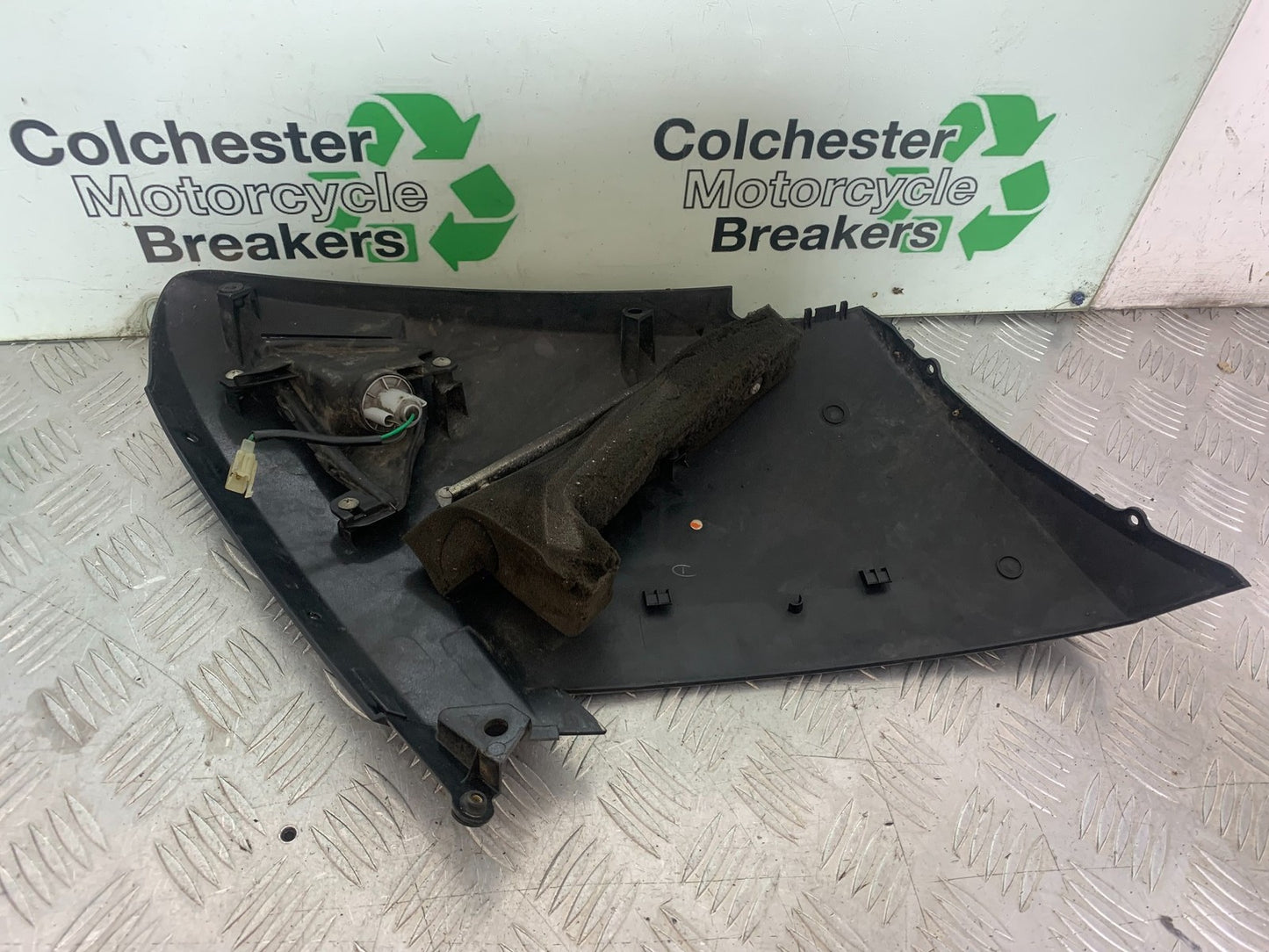 KAWASAKI GTR1400 GTR 1400 LEFT MIDDLE FAIRING YEAR 2007-2009 (CMB1174)