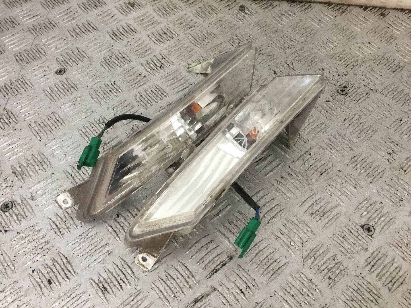 PEUGEOT GEOPOLIS 125 REAR INDICATORS YEAR 2011 (STOCK 887)