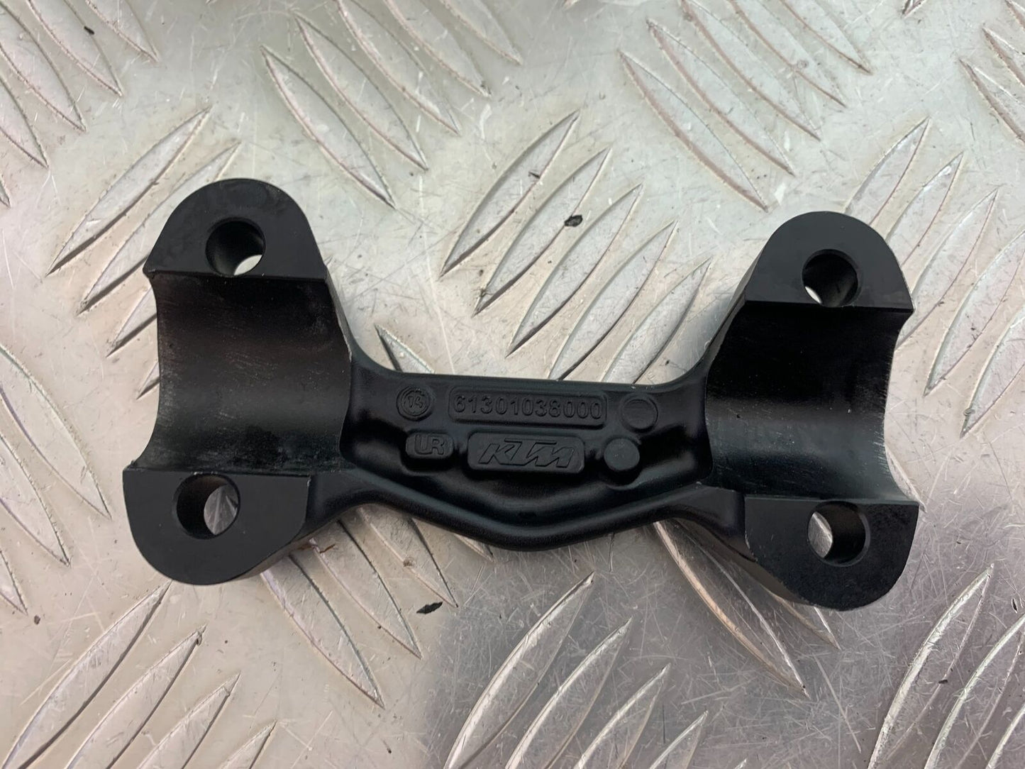 KTM 1290 SUPER DUKE HANDLEBAR CLAMP YEAR 2014-2016 (CMB1006)