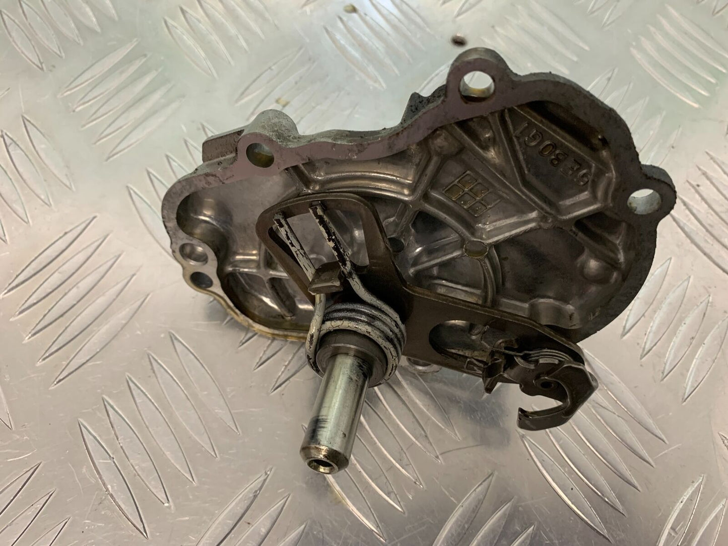 YAMAHA R6 5EB GEAR SHAFT AND COVER YEAR 1999-2002 (STOCK 891)