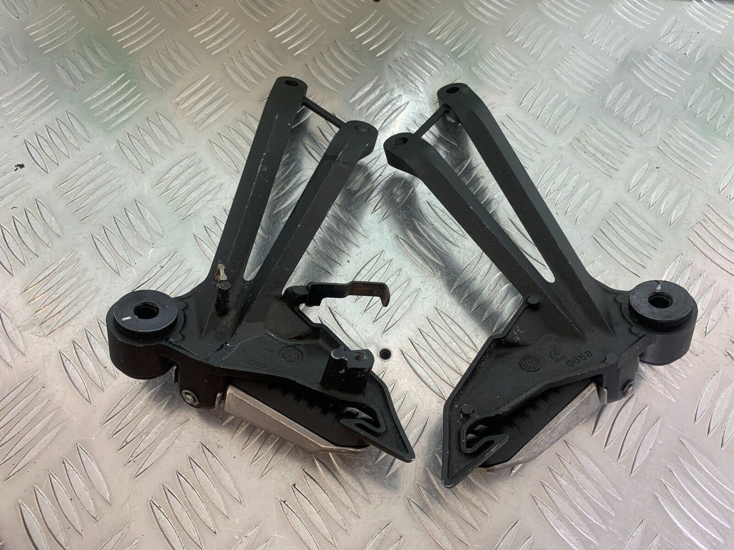 KAWASAKI Z1000 Z 1000 SX REAR HANGERS AND PEGS YEAR 2011-13 (CMB1000)
