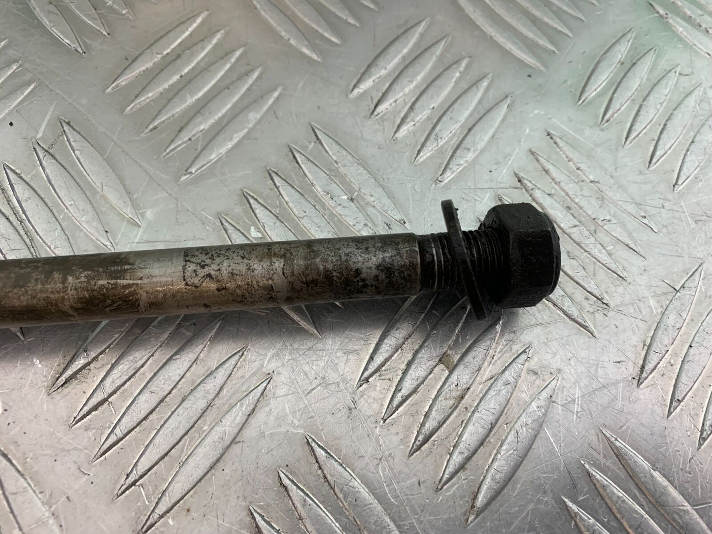 YAMAHA FJ1100 FJ 1100 FRONT WHEEL SPINDLE YEAR 1984-1985 (CMB1101)