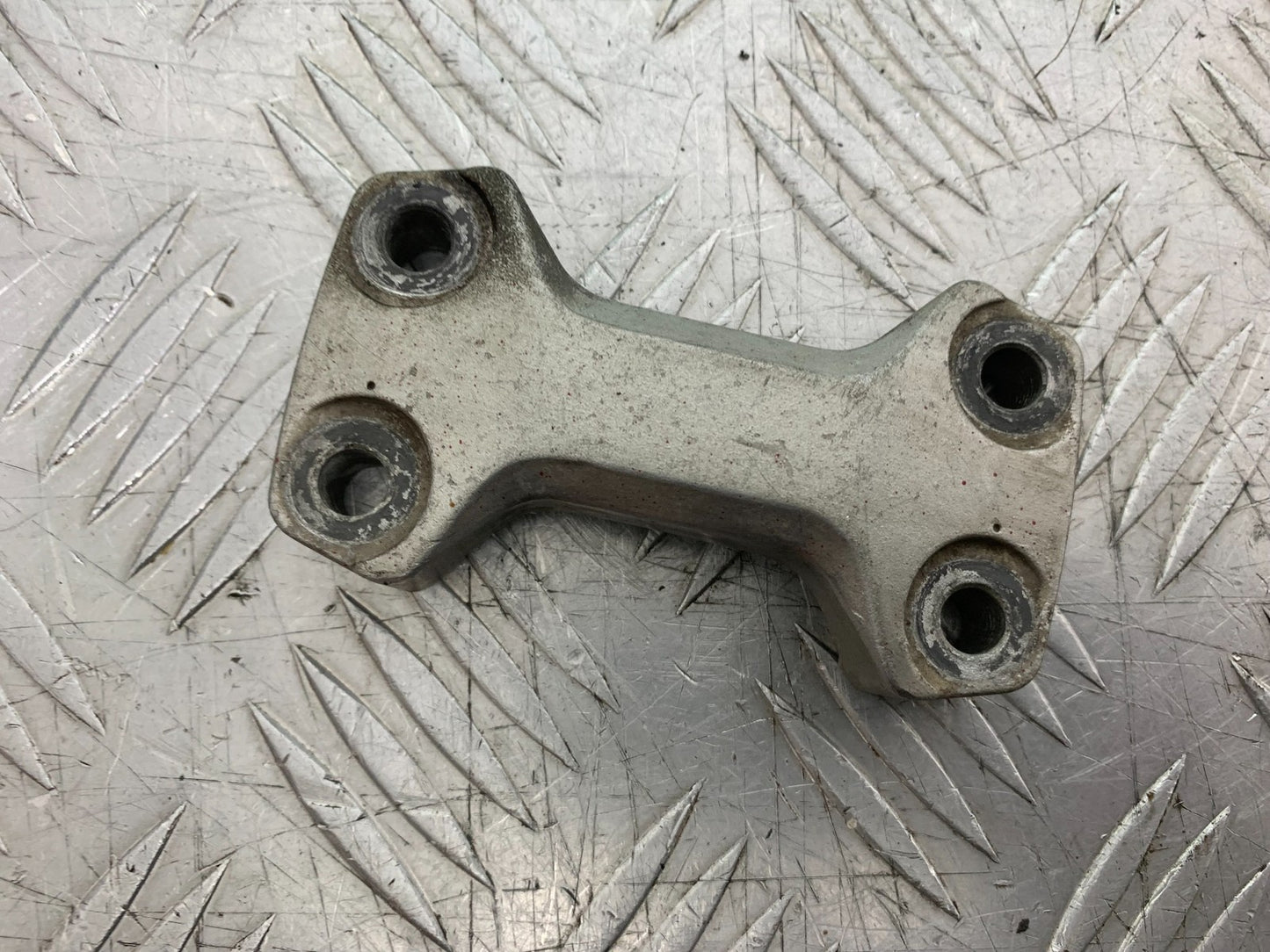 HONDA CB600 CB 600 HORNET HANDLEBAR CLAMP YEAR 1998-2002 (CMB1297)