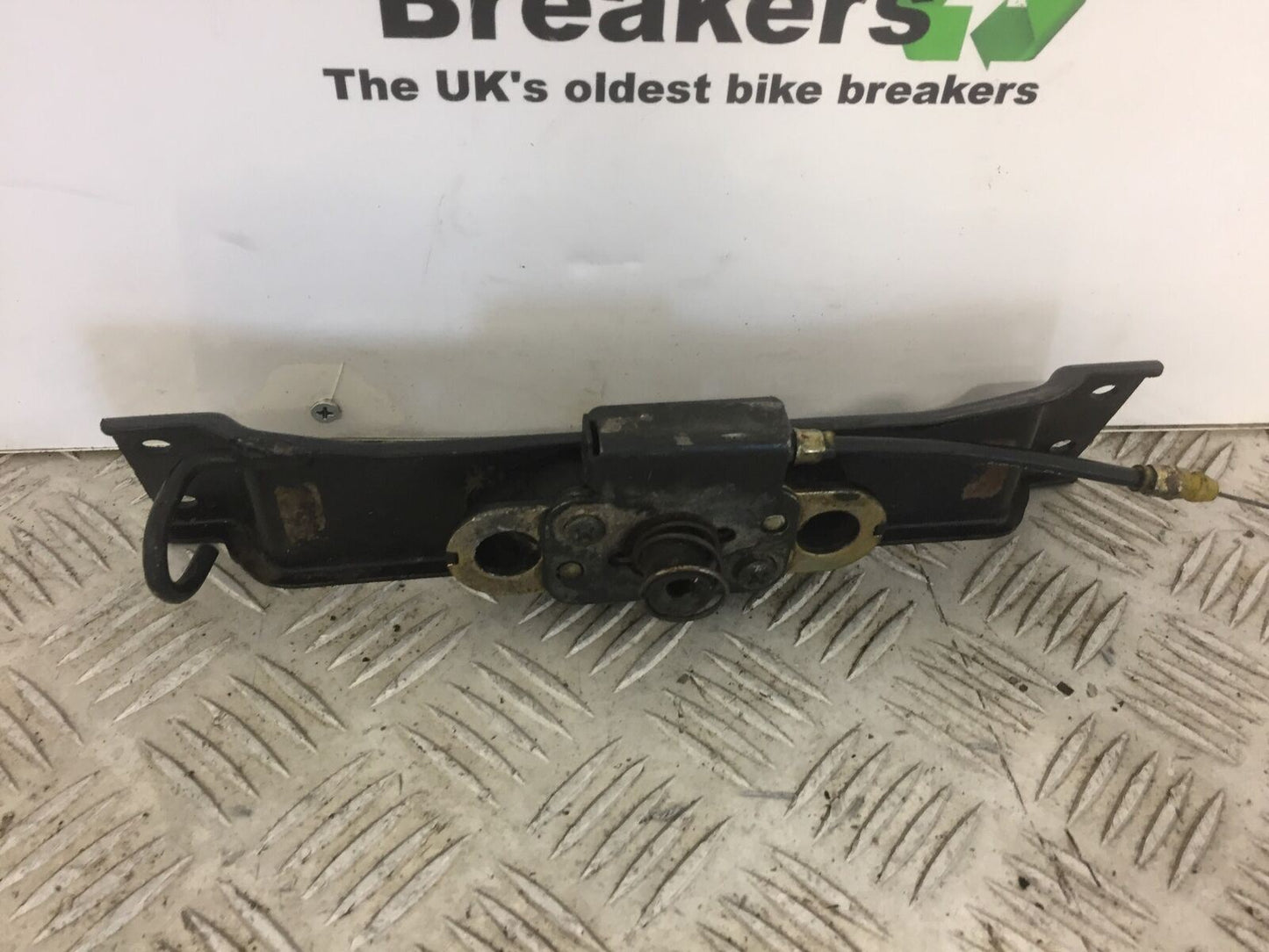 KAWASAKI ZZR1100 ZZR 1100 D SEAT CATCH YEAR 1994 1999