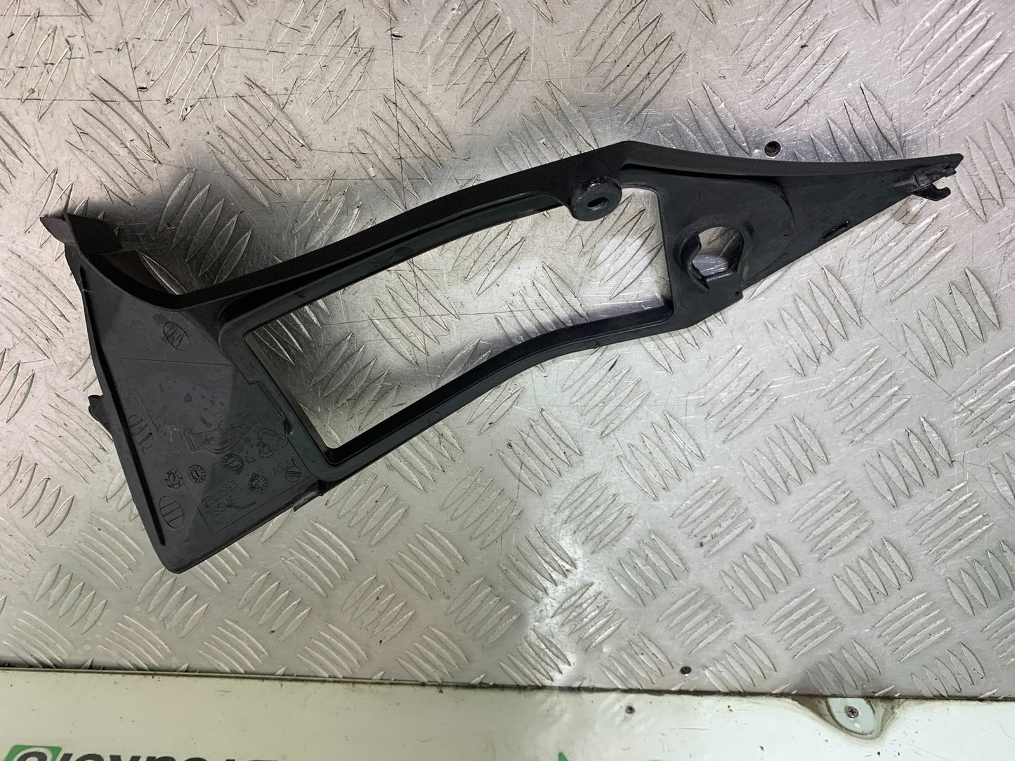 TRIUMPH 1050 SPRINT GT RIGHT SIDE INFILL YEAR 2010-2016 (CMB1250)