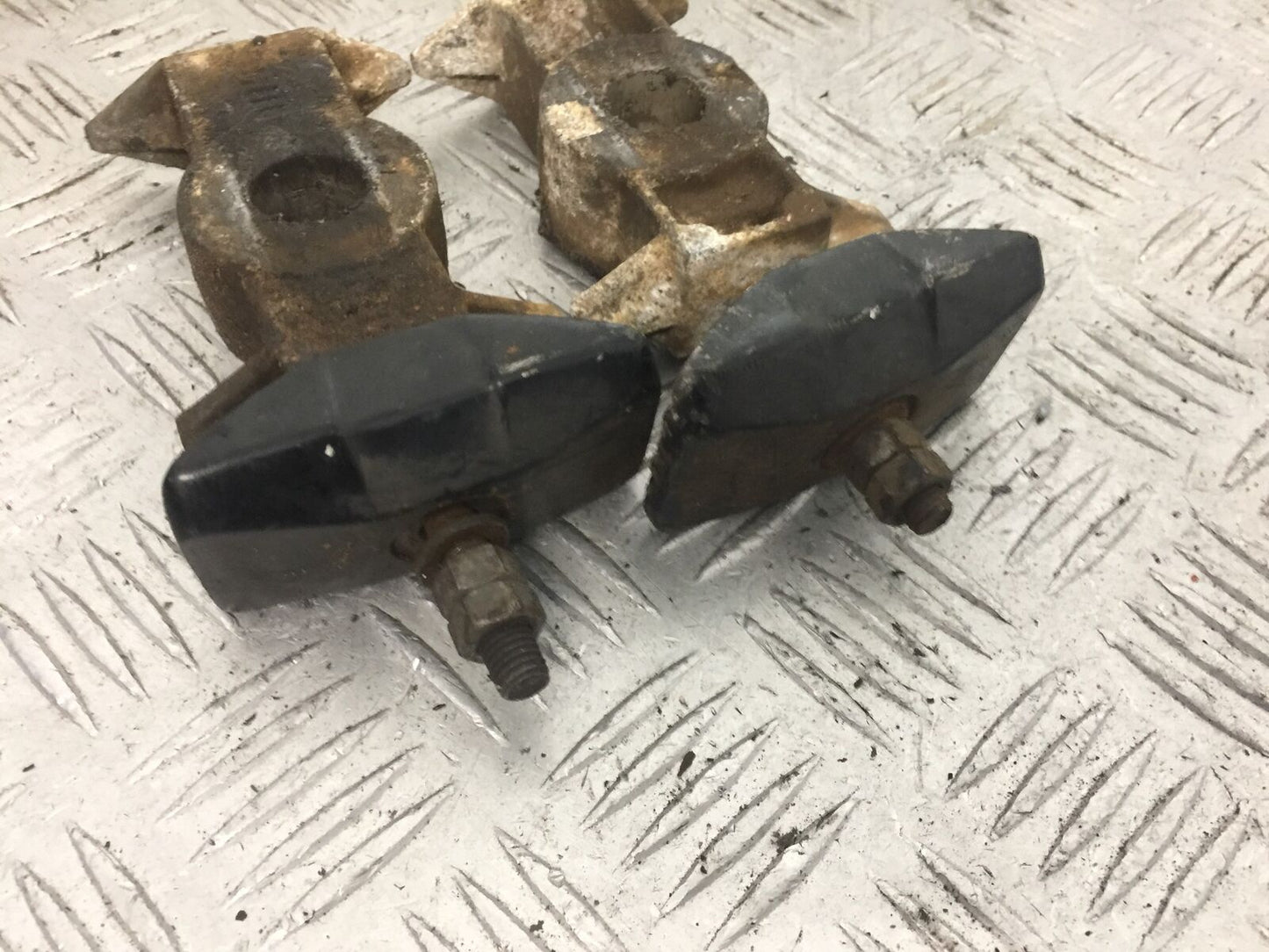 YAMAHA XVS950 XVS 950 MIDNIGHT STAR CHAIN ADJUSTERS YEAR 2009-2015 (STOCK 800)