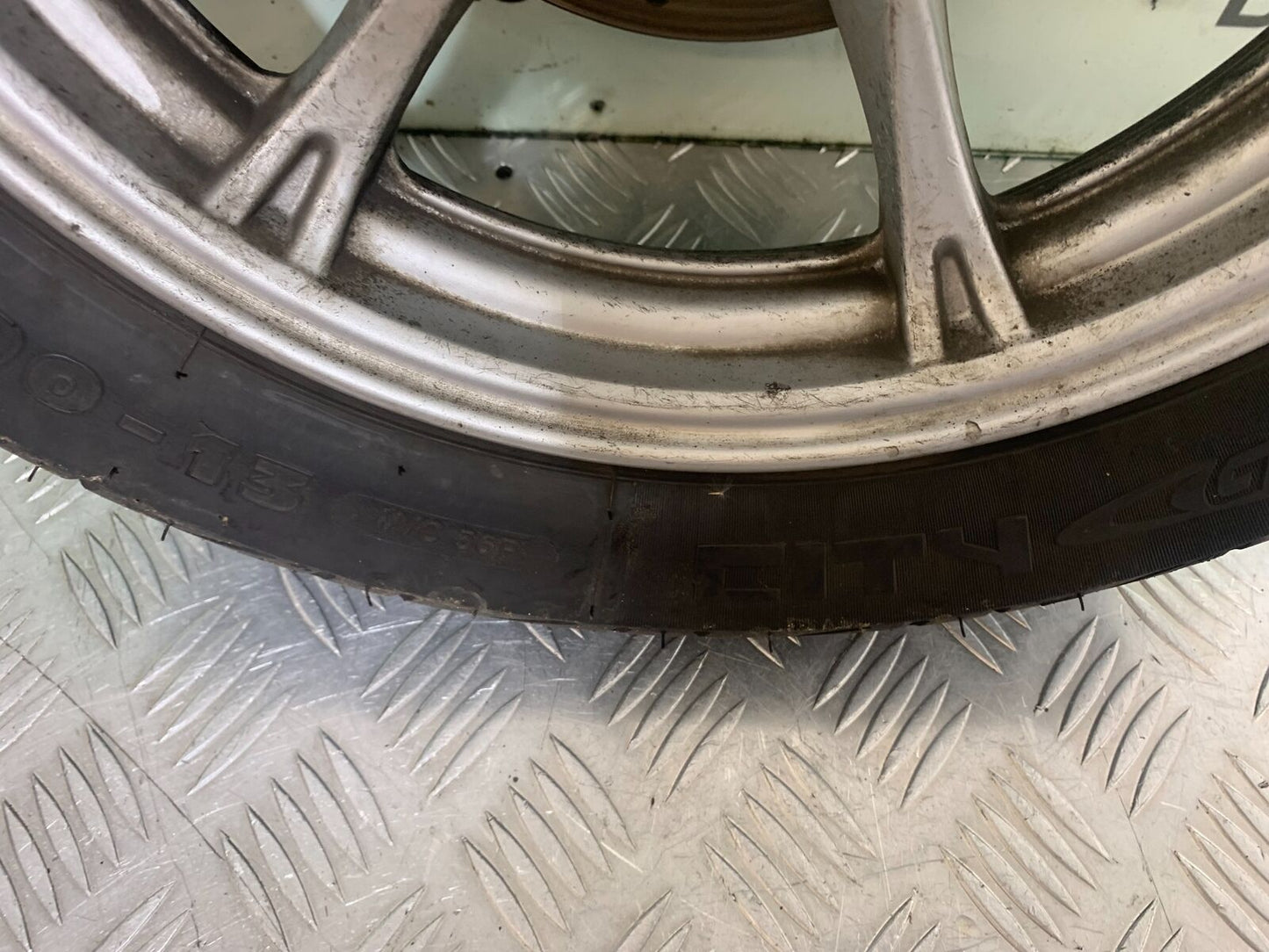 SUZUKI AN 200 UN 200 BURGMAN FRONT WHEEL YEAR 2007-09 (CMB1128)