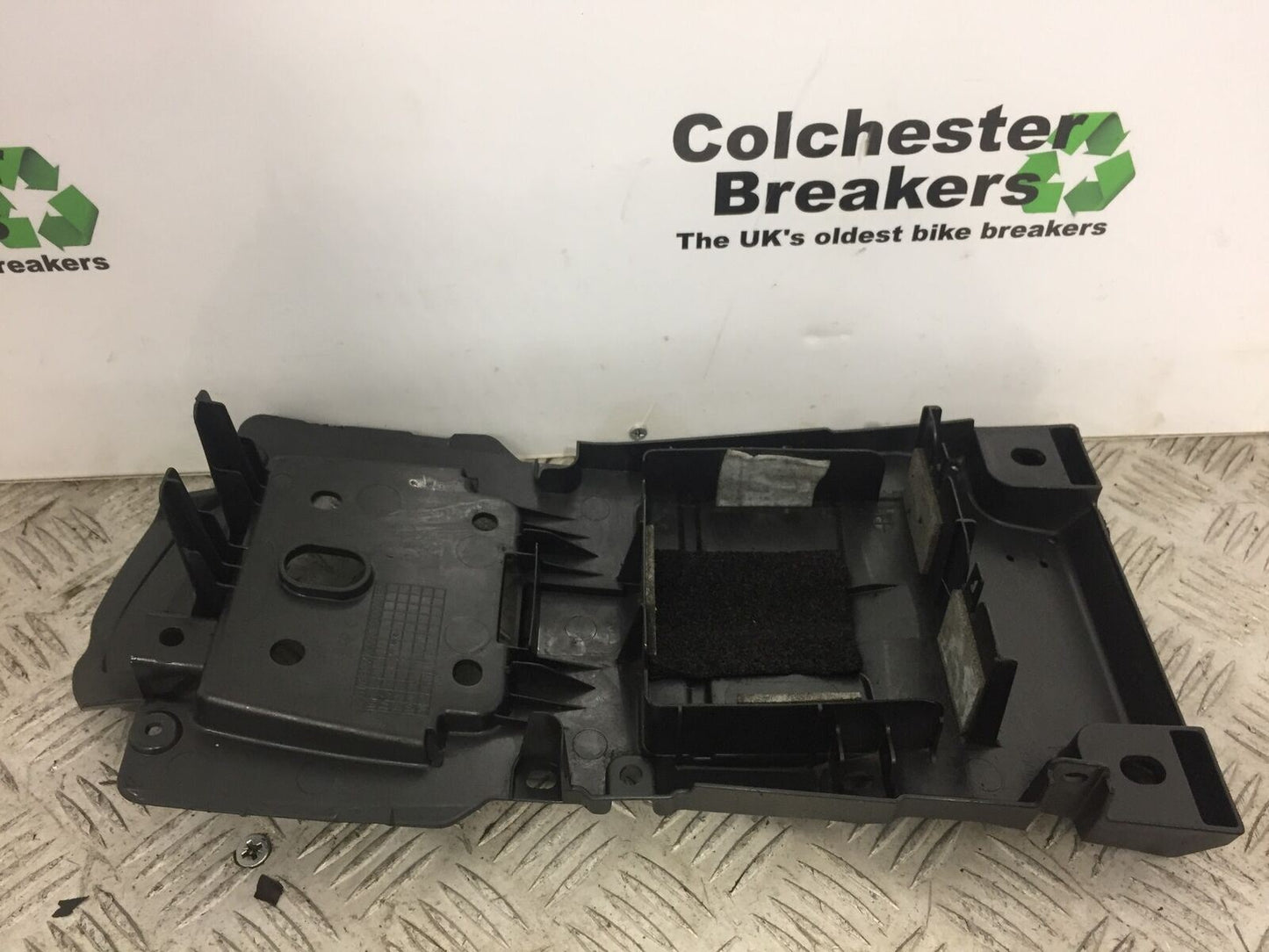 SUZUKI GSXR 125 GSX R125 UNDER TRAY YEAR 2017