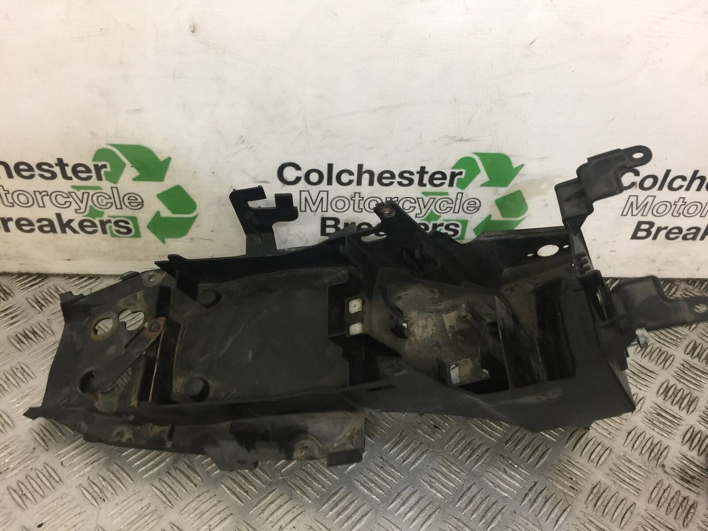 YAMAHA XJ6 XJ6-S DIVERSION UNDERTRAY YEAR 2009-2016 (STOCK 424)