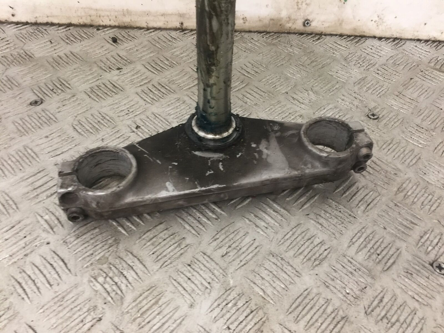 TRIUMPH 1050 SPRINT BOTTOM YOKE YEAR 2004-2007 (STOCK 888)