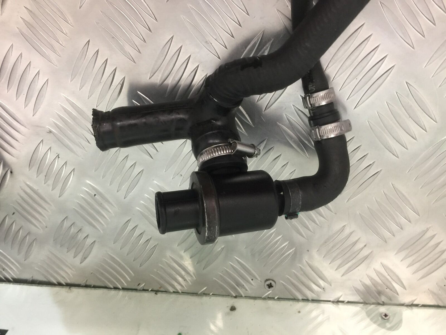APRILIA DORSODURO 750 FACTORY THERMOSTAT YEAR 2011 (STOCK 908)