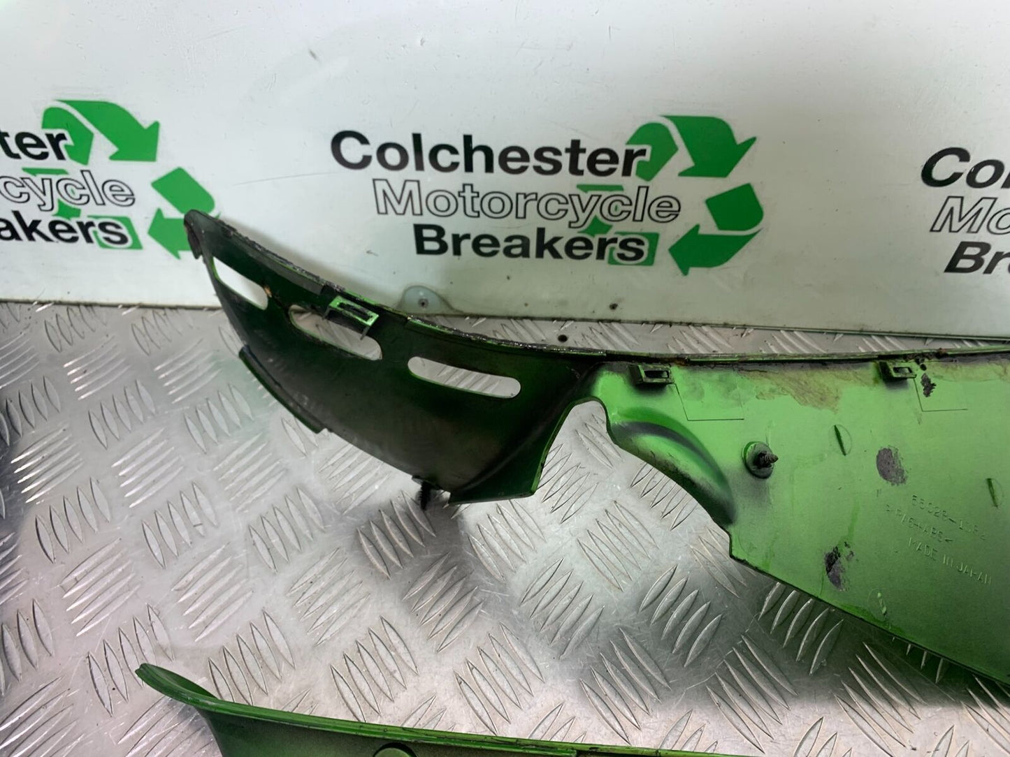 KAWASAKI ZX12R ZX12 R FAIRING V-PIECE YEAR 2000-01 (CMB1038)