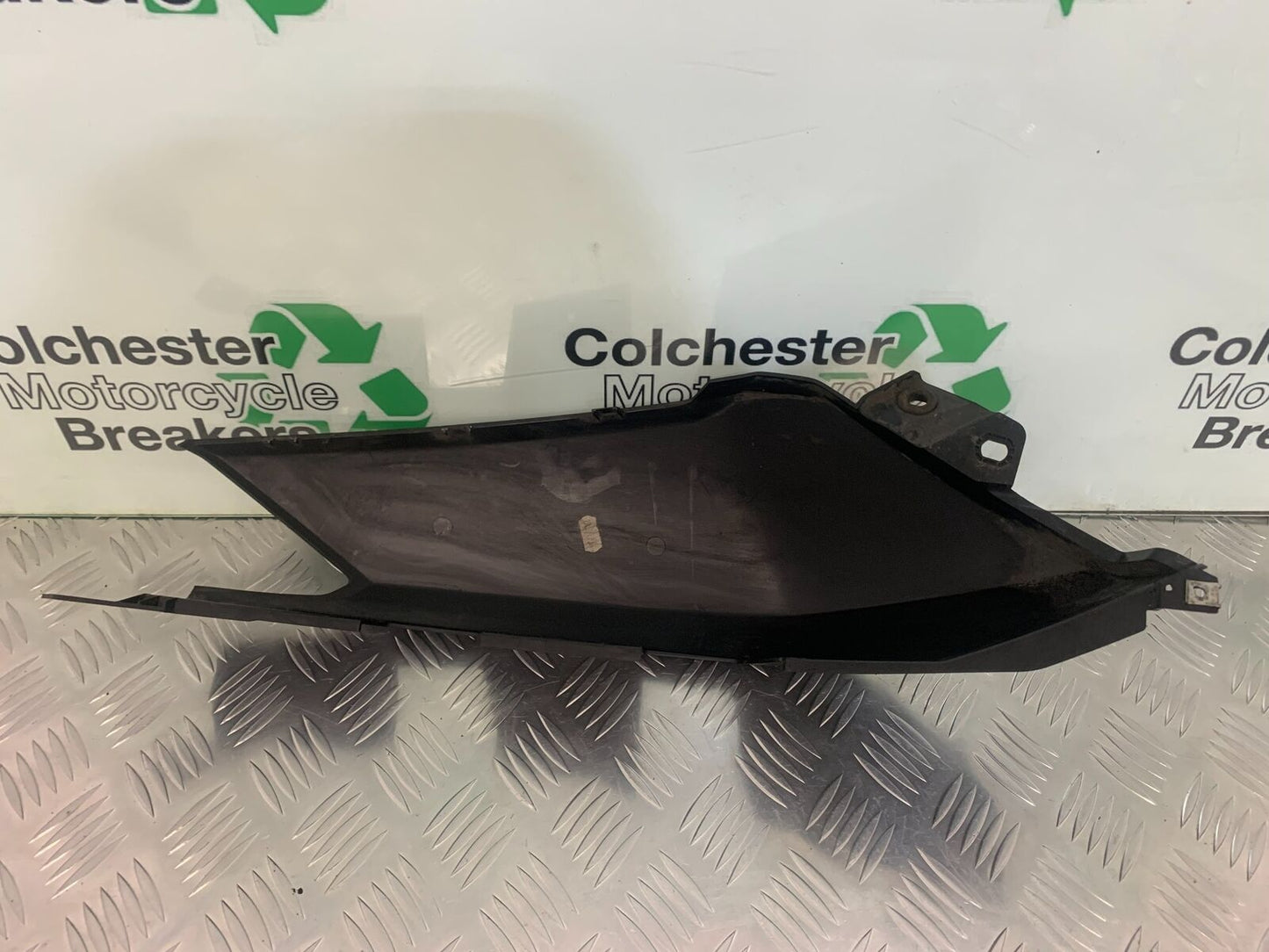 YAMAHA YP125 R X MAX RIGHT SEAT PANEL YEAR 2014 (STOCK 949)