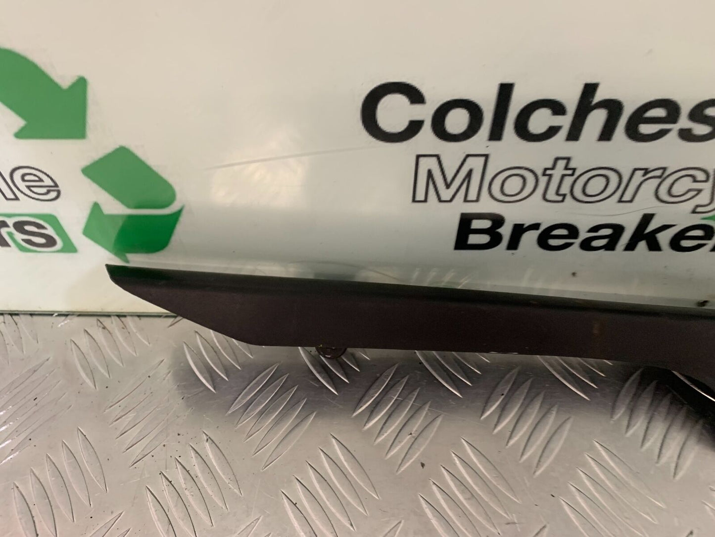 TRIUMPH 675 STREET TRIPLE CHAIN GUARD YEAR 2008 (STOCK 984)