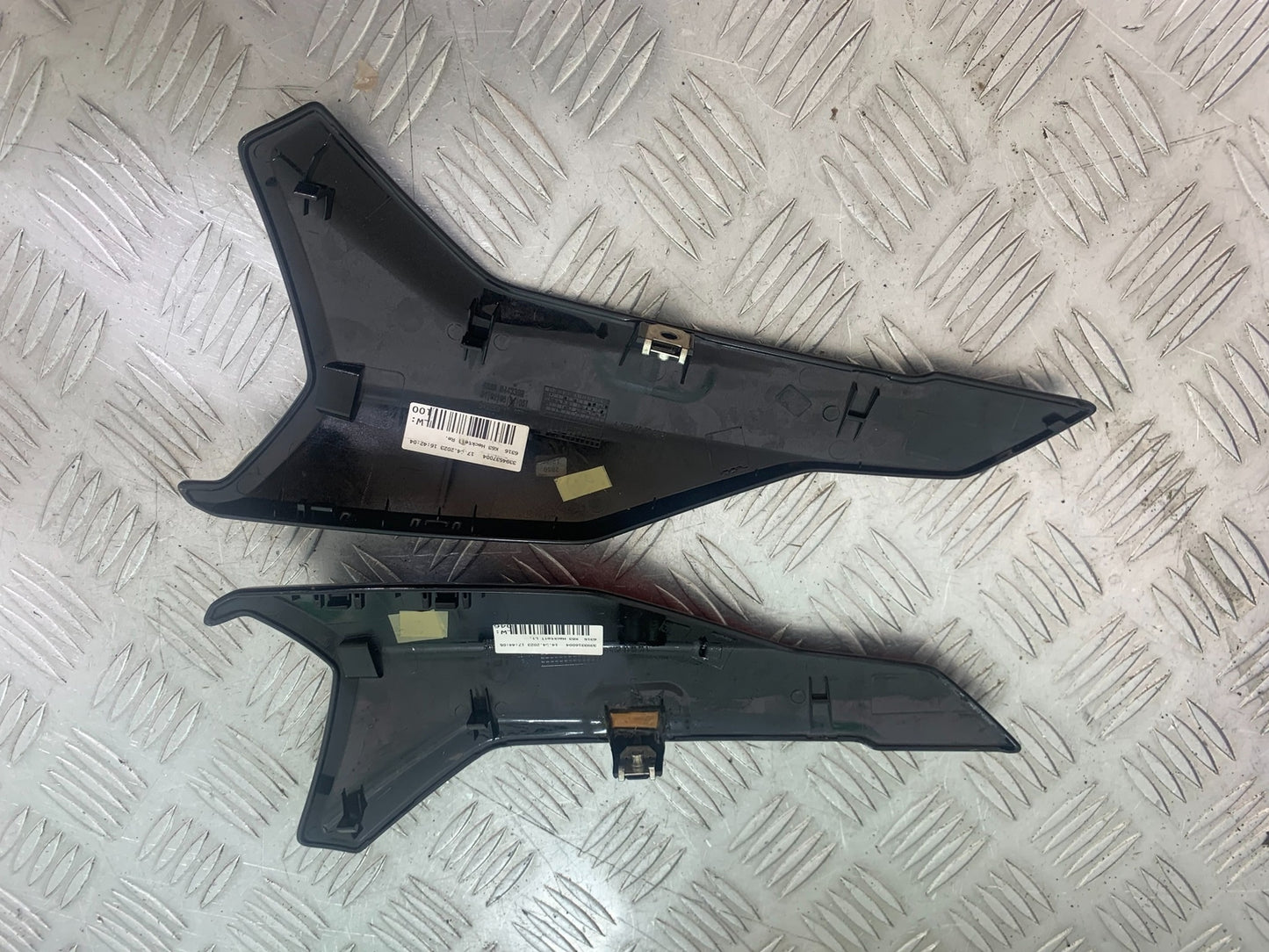 BMW M1000 R TAIL PIECE LEFT AND RIGHT YEAR 2023-2024 (CMB1140)