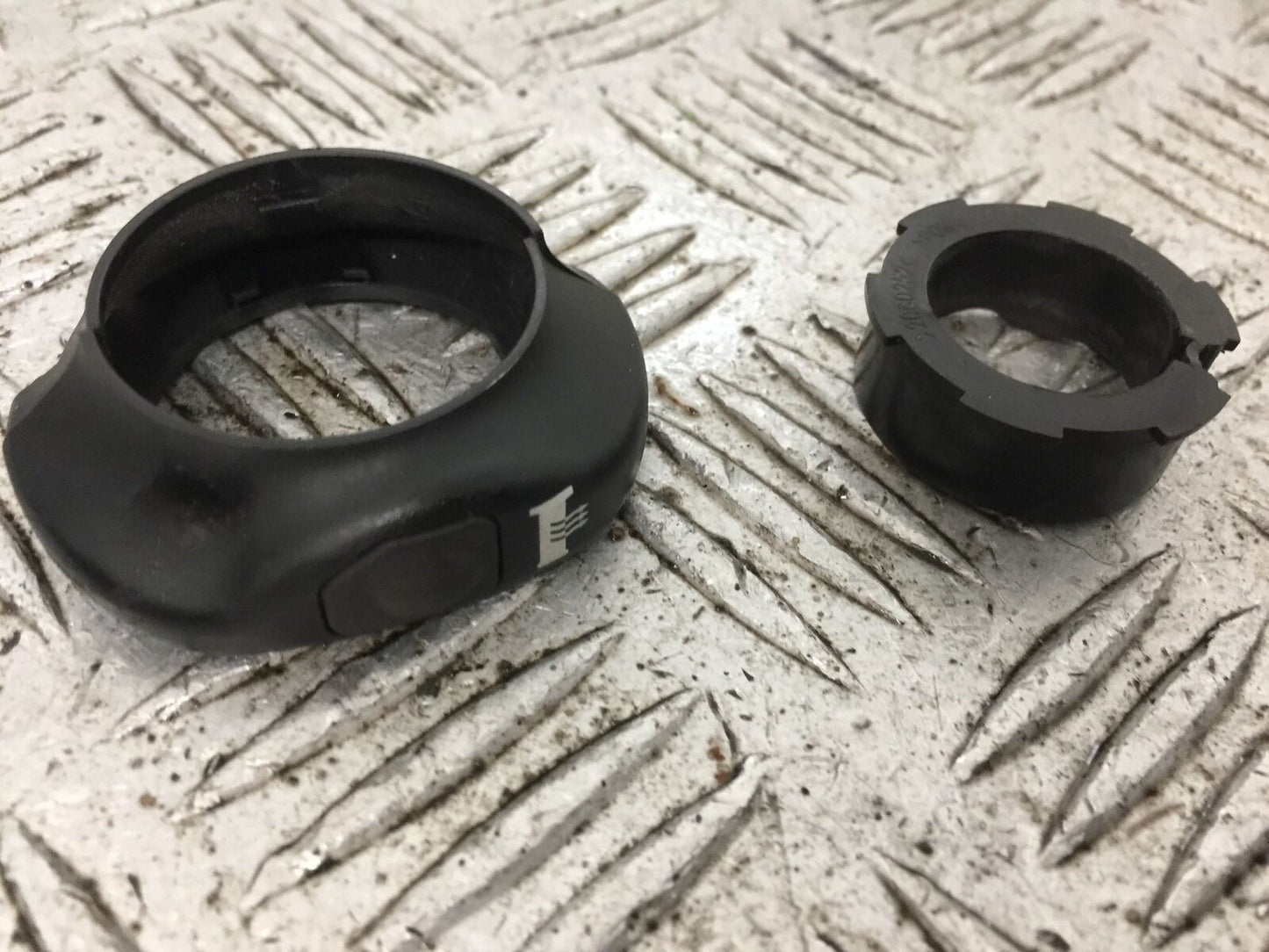TRIUMPH 900 STREET SCRAMBLER HEATED GRIP SWITCH YEAR 2018 (STOCK 896)