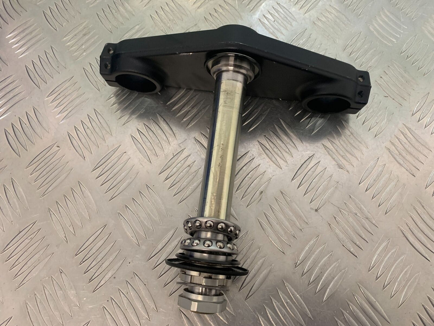 TRIUMPH 1050 SPRINT GT BOTTOM YOKE YEAR 2010-2014 (STOCK 979)