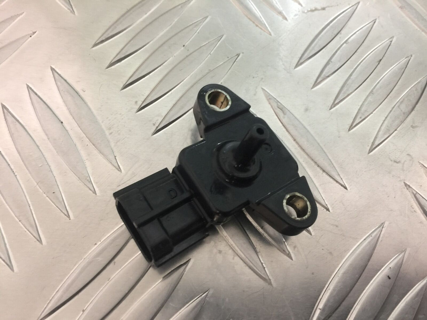YAMAHA R6 RELAY YEAR 2004-2005 (STOCK 931)