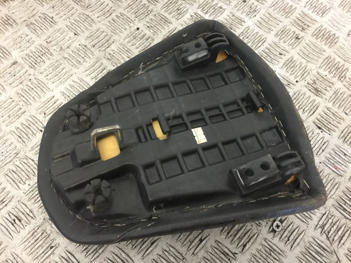 HONDA CBR125 CBR 125 REAR SEAT YEAR 2011-2017 (STOCK 732)