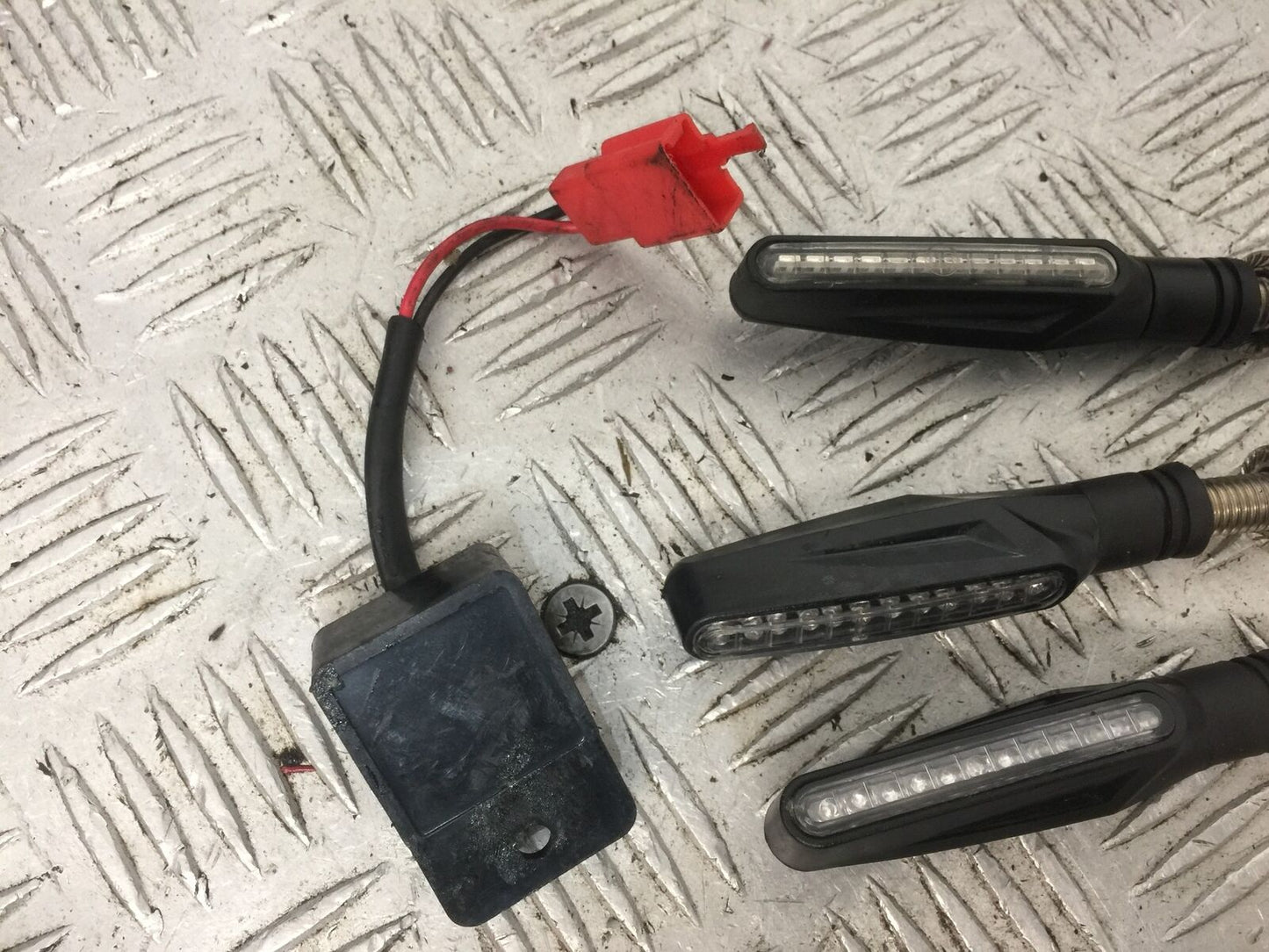 TRIUMPH 675 STREET TRIPLE R 3X MINI INDICATORS AND RELAY YEAR 2012 (STOCK 849)
