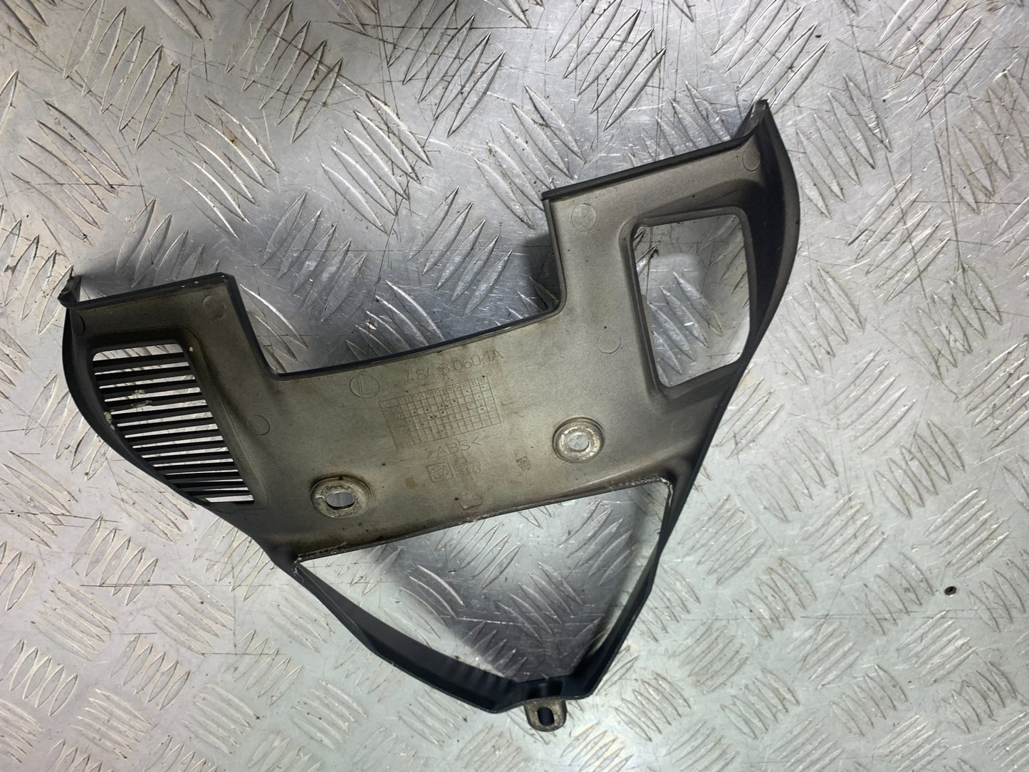DUCATI 1198 S FAIRING V-PIECE YEAR 2009-2011 (CMB1219)