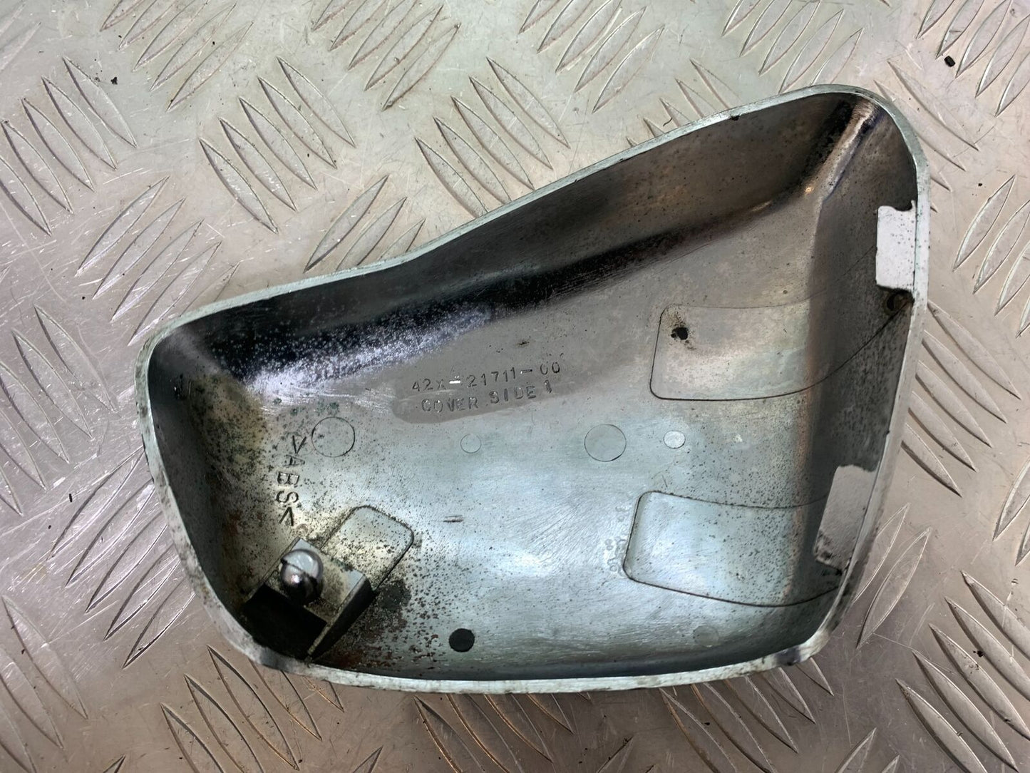 YAMAHA XV750 XV 750 VIRAGO LEFT SEAT PANEL YEAR 1992 (CMB1016)