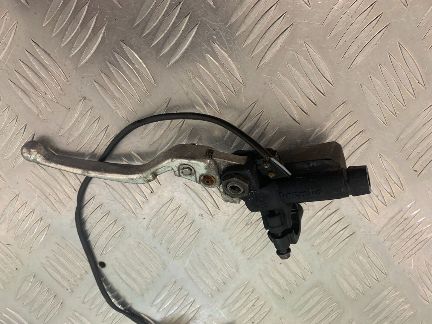 KTM 640 DUKE 2 FRONT BRAKE MASTER CYLINDER YEAR 2000-2006 (STOCK 988)