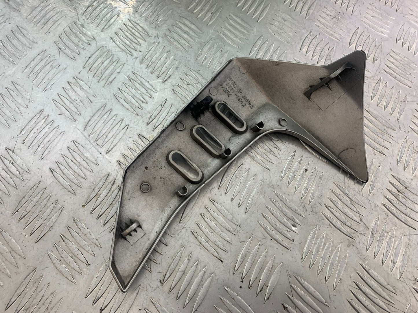 KAWASAKI Z1000 Z 1000 RIGHT RADIATOR COVER YEAR 2003-2006 (CMB1099)